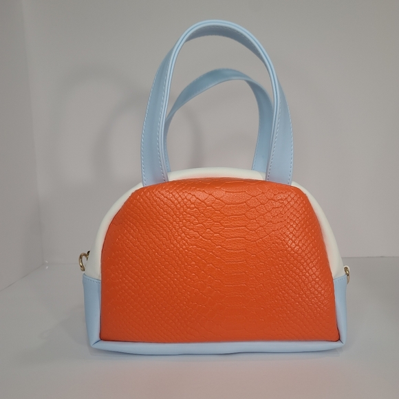 Mini Duffel bag 👜with Heart Embroidery🧡🩵 - Picture 7 of 9